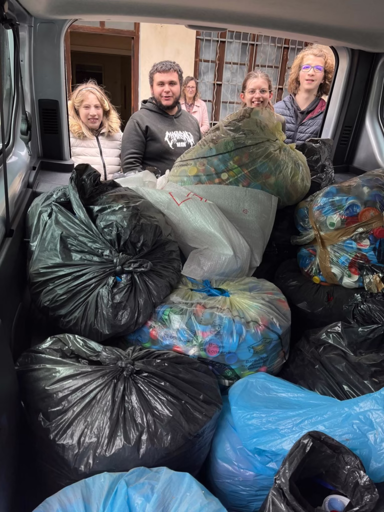 Collecte de bouchons avec C2B01 -reseau Coeur2Bouchons #jaimelesbouchons